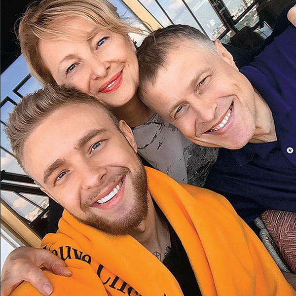 Егор Крид с родителями