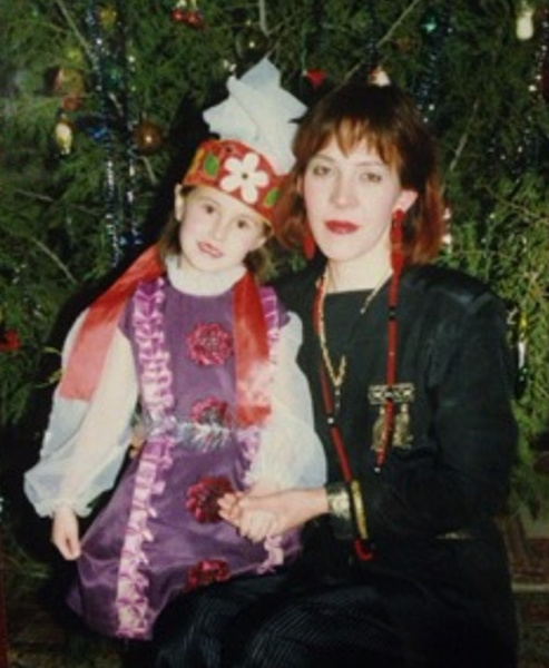 Илана Юрьева с родительницей