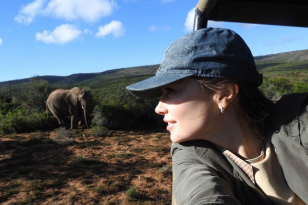 Ольга была счастлива, что смогла увидеть семейство слонов