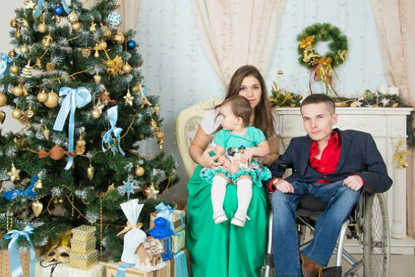 Антон Мамаев с семьей 