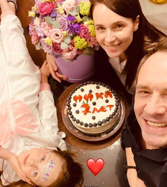 Звездные родители долгое время скрывали снимки дочери Звездные родители долгое время скрывали снимки дочери