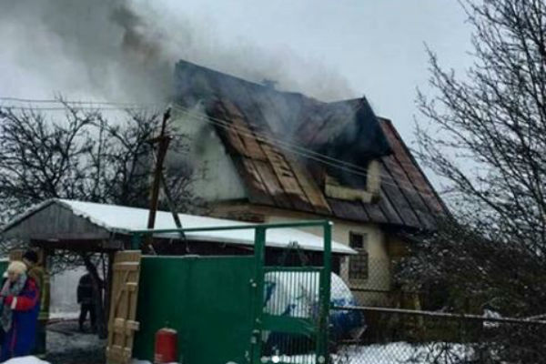 Пожар не могли потушить в течение нескольких часов. Пожар не могли потушить в течение нескольких часов.