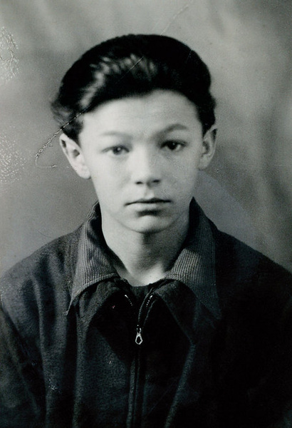 В детстве Саша был грозой двора, 1940-е