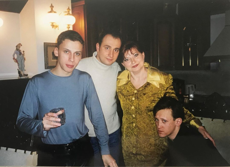 Сергей Дроботенко показал архивное фото молодого Максима