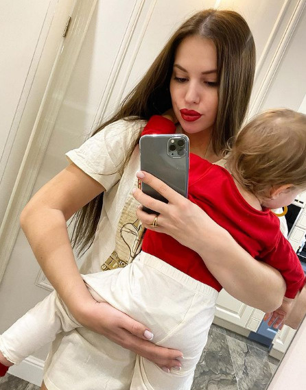 Саша привыкла справляться с ребенком в одиночку