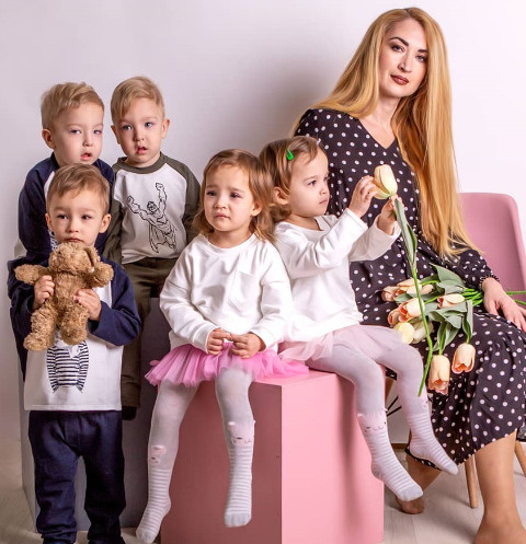 Оксана Кобелецкая с детьми