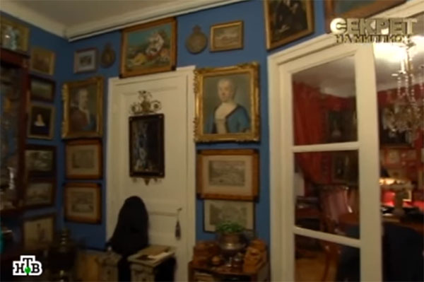 В парижской квартире историка моды много ценных экспонатов