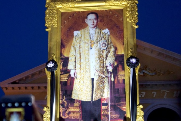 Траурная процессия в связи с кончиной 88-летнего монарха Таиланда