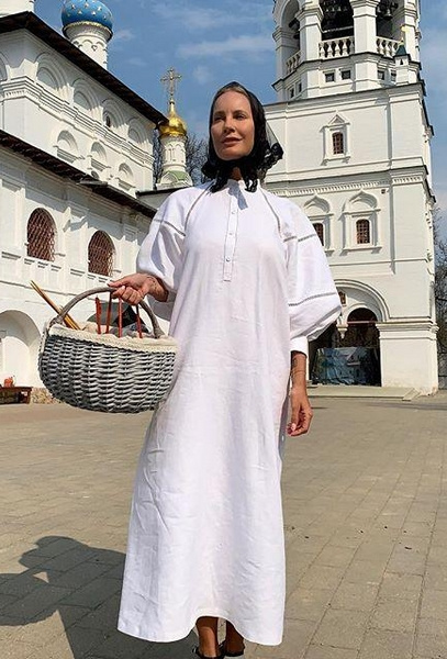 Елена Летучая отметила Пасху Елена Летучая отметила Пасху