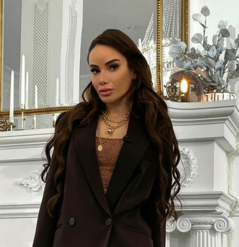 Айза Долматова