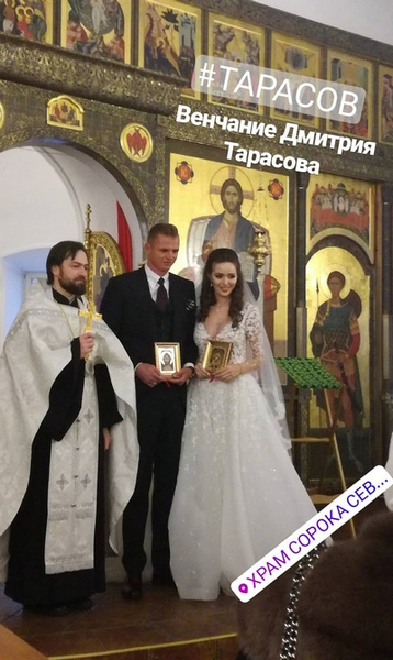 Влюбленные расписались 9 января, а свадьбу и венчание отложили на несколько недель Влюбленные расписались 9 января, а свадьбу и венчание отложили на несколько недель