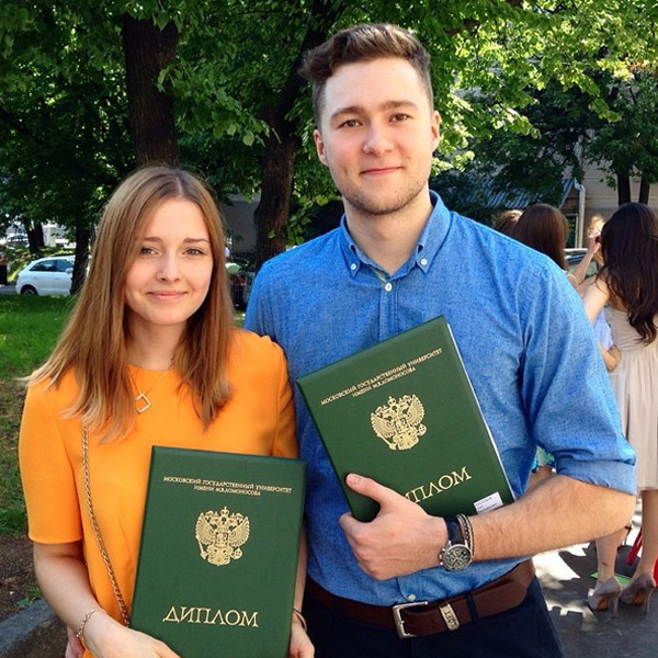 Полина и Олег в день получения дипломов