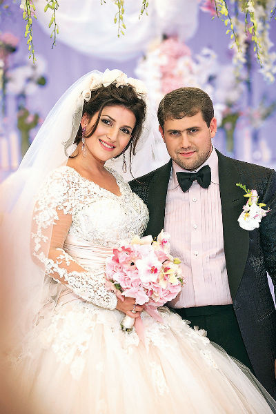 Жасмин и мэр молдавского города Огреев Илан Шор поженились в 2011 году
