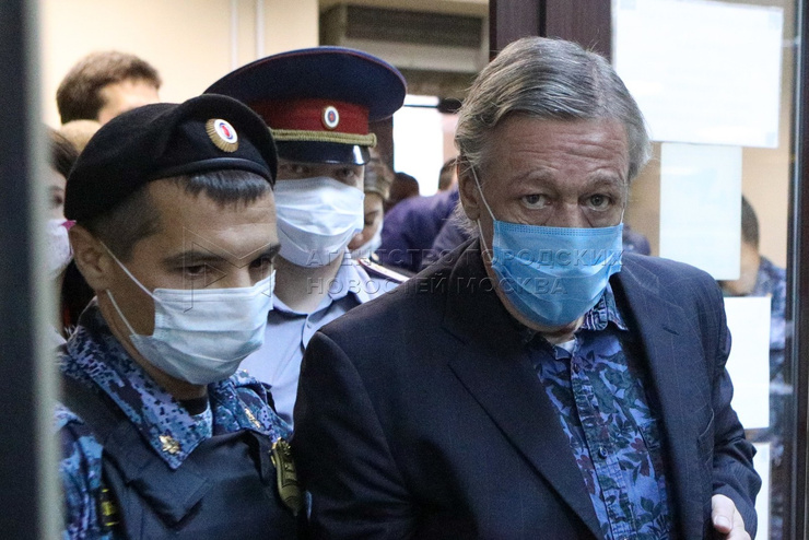 Суд над Ефремовым сопровождался скандалами между адвокатами