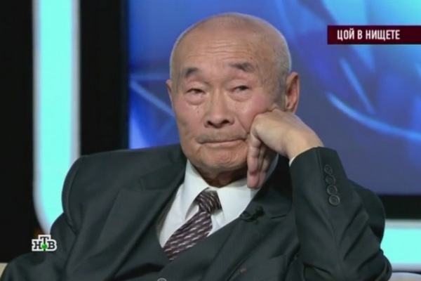 Роберт Цой пообещал помочь пенсионерке