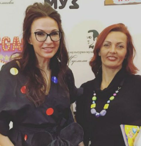 Эвелина Бледанс с сестрой Дианой Эвелина Бледанс с сестрой Дианой