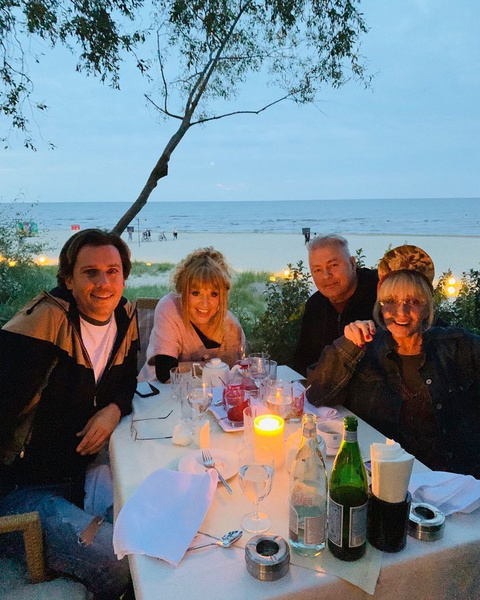 In Jurmala, the singer is supported by Alla Pugacheva with Maxim Galkin