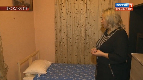 Оксана Богданова показывает условия, в которых жил Марьянов перед смерти