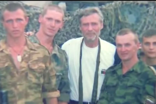 Александр Михайлов и солдаты, Чечня, середина 90-х