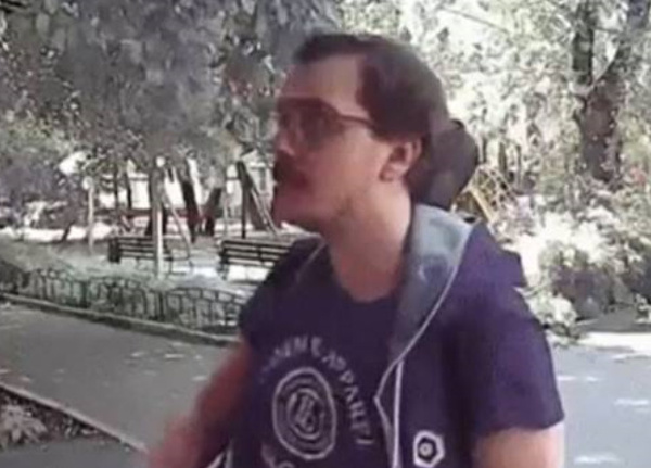 Севастьян беспрепятственно проник в подъезд Лизы Севастьян беспрепятственно проник в подъезд Лизы