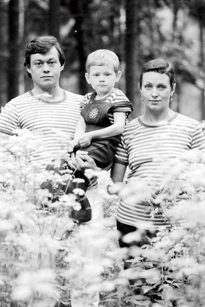 Любовь Николая Караченцова и Людмилы Поргиной длится больше 40 лет. На фото – с сыном Андреем 