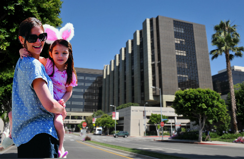 Актриса Кейти Холмс с дочерью Сури. Роддом Cedars-Sinai Medical Center в Лос-Анджелесе