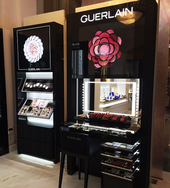 Корнер Guerlain в ГУМе