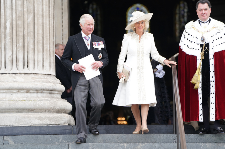 Принц Чарльз с супругой поздравили Елизавету II