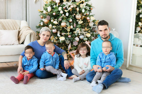 Супруги воспитывали пятерых детей (один на этом семейном фото еще отсутствует)