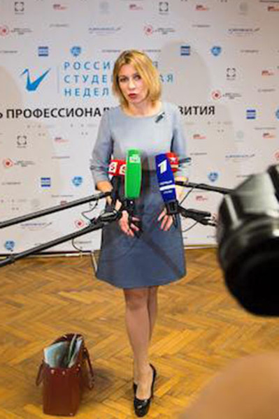 Мария Захарова всегда одевается подчеркнуто элегантно