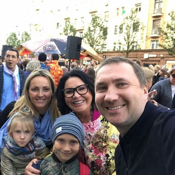 Надежда Бабкина обожает сына и всю его семью Надежда Бабкина обожает сына и всю его семью