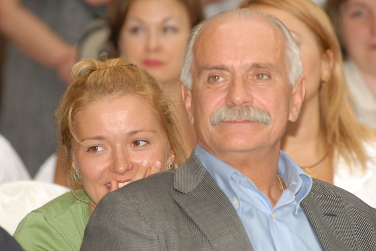 Никита Михалков поддержал дочь на премьере проекта