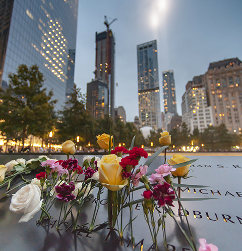 11 сентября 2001-го Всемирный торговый центр в Нью-Йорке превратился в руины