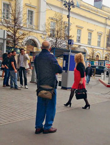 Алла Пугачева бывает в ЦУМе пару раз в месяц. Это фото поклонники певицы выложили в Интернет 15 сентября