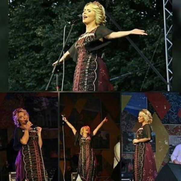 Поклонники звезды опубликовали фотографии с концерта с ее участием