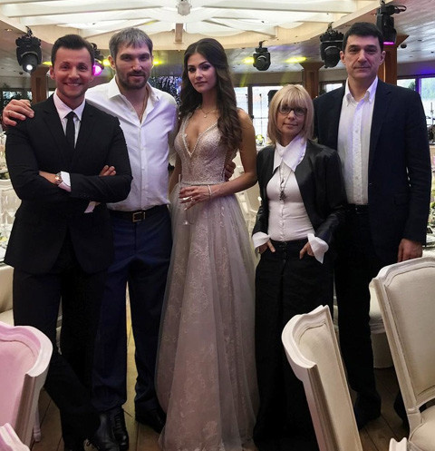 Фотографии со свадьбы Анастасии Шубской и Александра Овечкина облетели весь Интернет