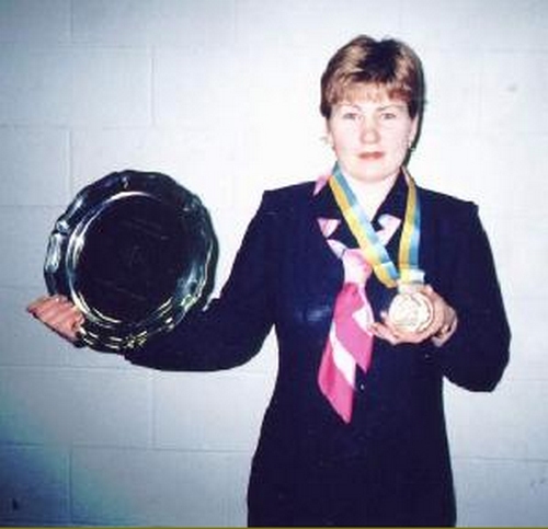 Людмила Юрлова с бронзовой медалью, полученной на Чемпионате мира