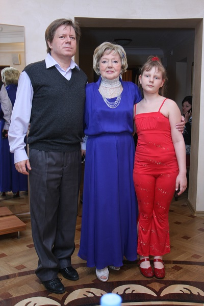 Людмила Касаткина с сыном и внучкой
