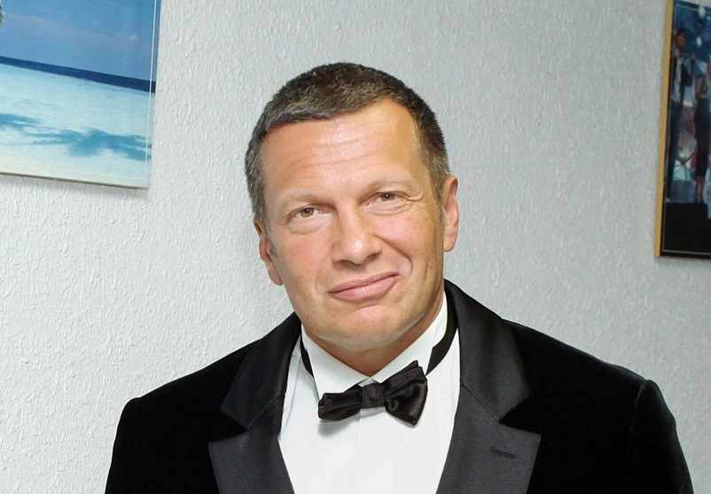 Владимир Соловьев ответил Панину, который предложил 500 евро тому, кто плюнет в лицо ведущему - Vimarsana News