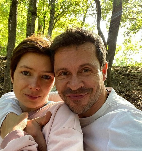 Павел расстался с женой после 10 лет брака Павел расстался с женой после 10 лет брака