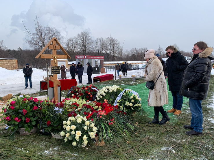 Могила народного артиста РСФСР Андрея Мягкова на Троекуровском кладбище
