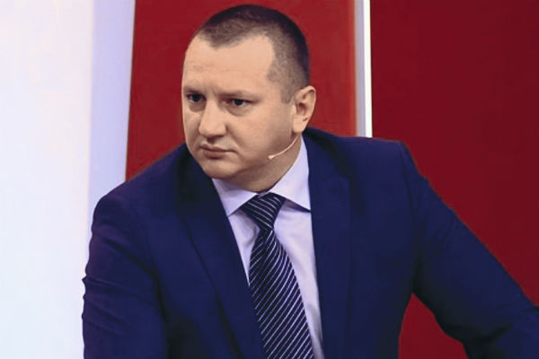 Александр просил прощения у знаменитости, но та не желает его слушать Александр просил прощения у знаменитости, но та не желает его слушать