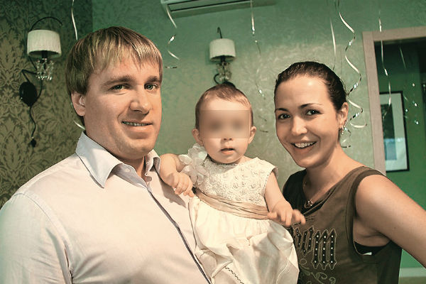 Узнав о беременности Алины, Казанский обрадовался, купил для них с любимой и будущего ребенка четырехкомнатную квартиру в престижном районе Москвы