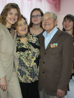 В октябре 2011 года Наталья открывала в Нижнем Новгороде реабилитационный  центр для больных детей. Бабушка и дедушка пришли ее поддержать 