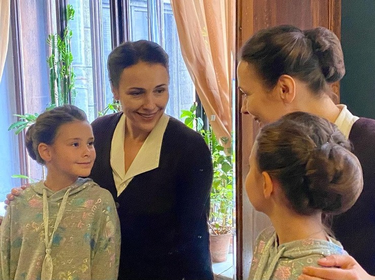 Актриса пока не знает, какие профессии выберут ее дочери Актриса пока не знает, какие профессии выберут ее дочери