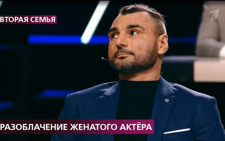 Роман не спешит жениться на возлюбленной