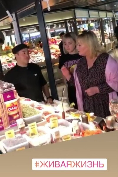Ольга Бухарова перекрасила волосы вслед за мамой Ольга Бухарова перекрасила волосы вслед за мамой