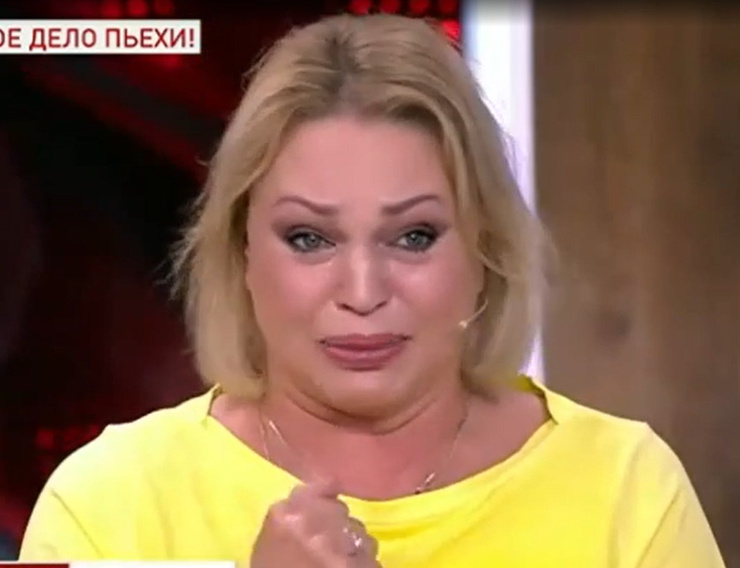 Довлатова расплакалась на шоу Андрея Малахова Довлатова расплакалась на шоу Андрея Малахова