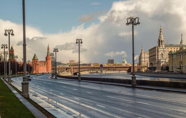 Улицы центра города опустели Улицы центра города опустели