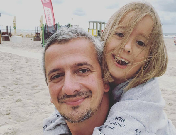 Константин уже давно познакомил дочку с новой женой Константин уже давно познакомил дочку с новой женой